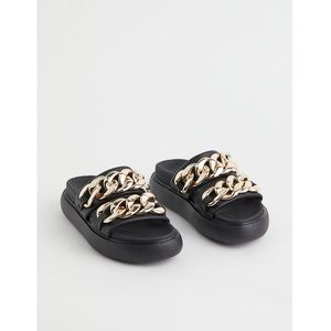 🆕 🤩H&M chunky slide sandals with thick gold chain